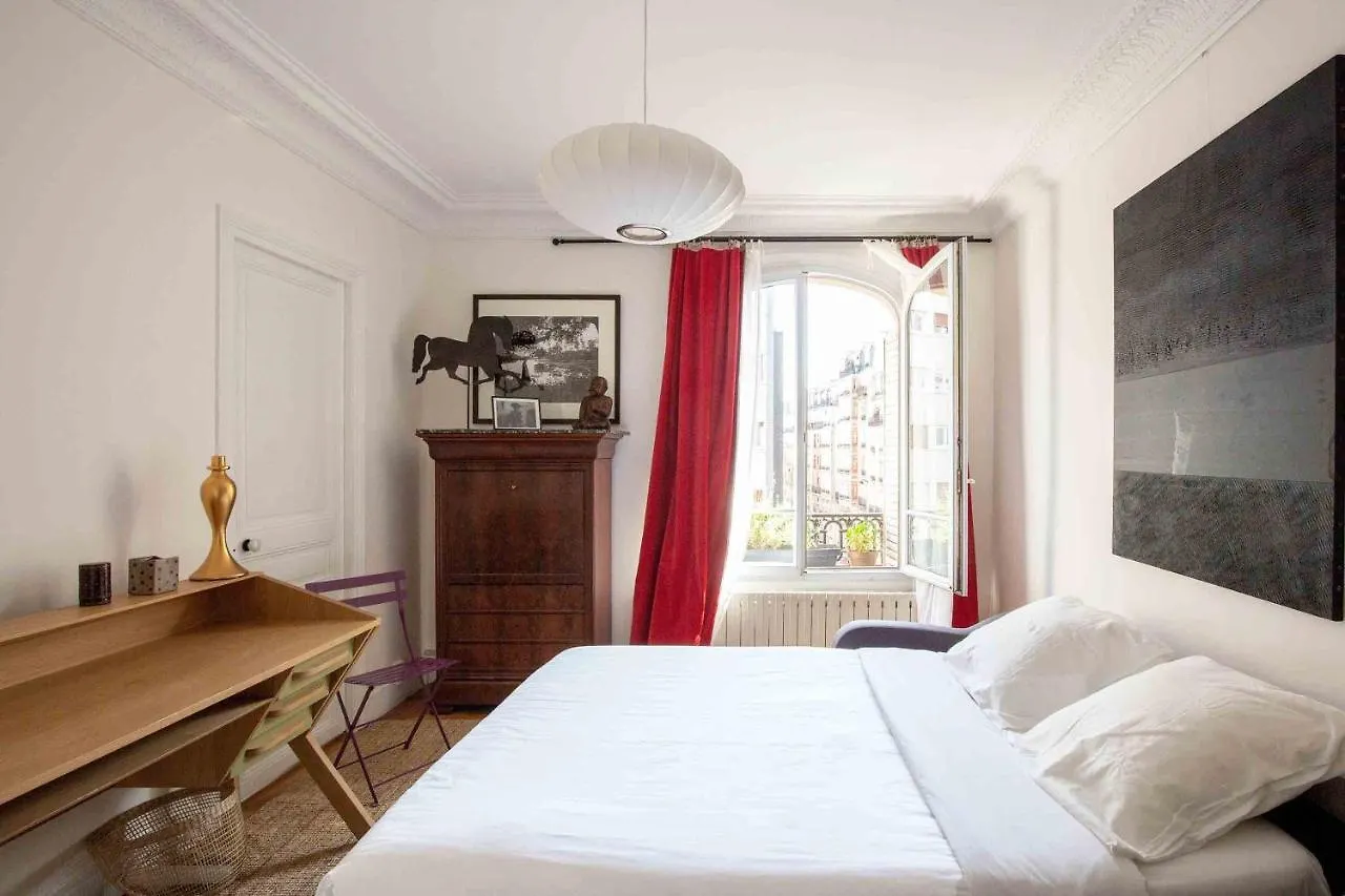 Veeve - Pastel Pinks In Paris Apartman Franciaország
